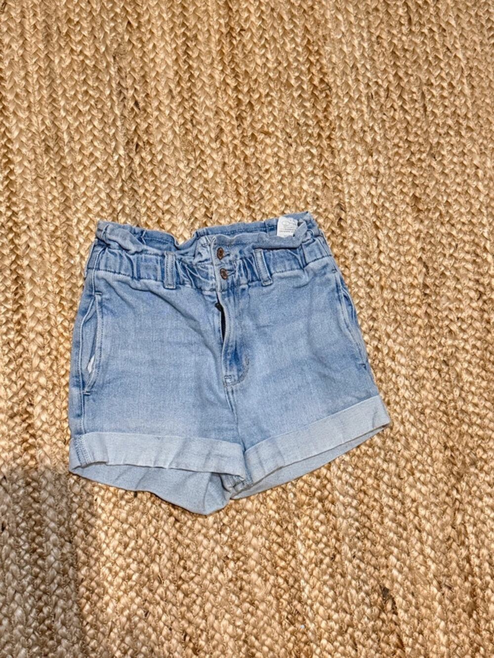 3 for $9 Hollister ultra high-rise mom shorts 3 inch  0 2231